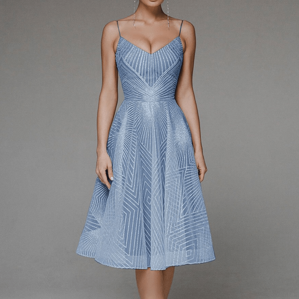 Alondra | Fashionable Dress with Elegant Open Back