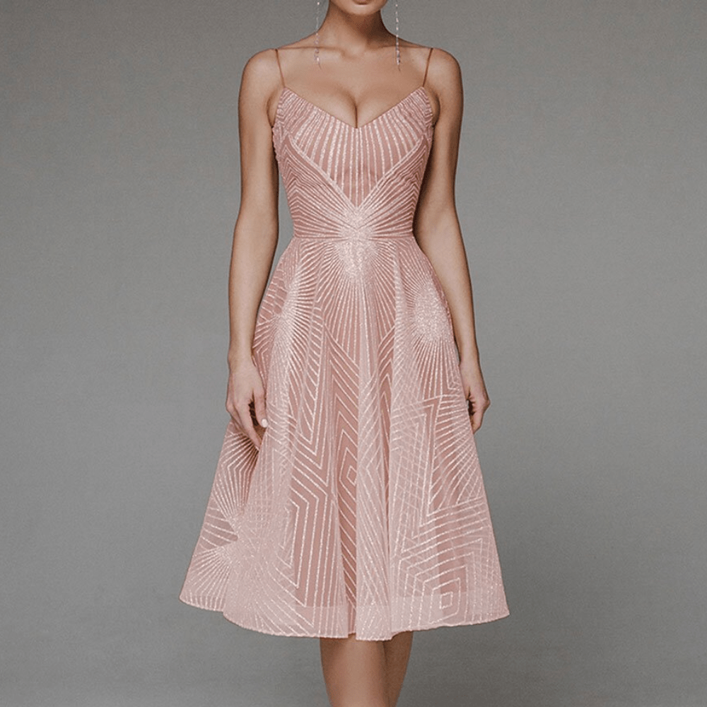 Alondra | Fashionable Dress with Elegant Open Back