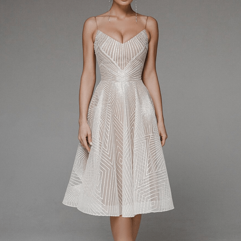 Alondra | Fashionable Dress with Elegant Open Back